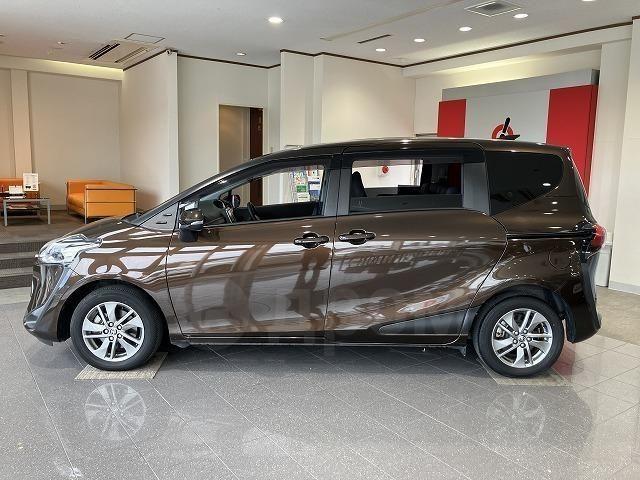 Toyota Sienta II, 2021 год, 1 240 000 рублей, 18 фотография