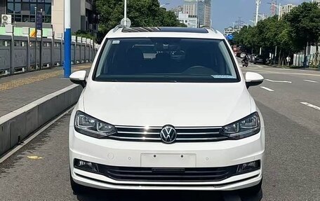 Volkswagen Touran III, 2022 год, 1 985 000 рублей, 1 фотография