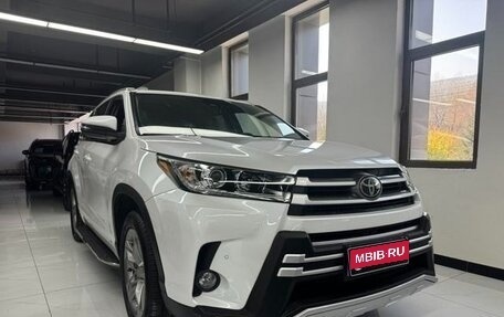 Toyota Highlander III, 2021 год, 3 890 000 рублей, 1 фотография