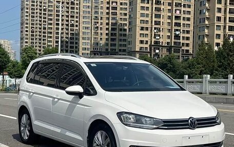 Volkswagen Touran III, 2022 год, 1 985 000 рублей, 3 фотография