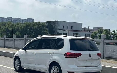 Volkswagen Touran III, 2022 год, 1 985 000 рублей, 5 фотография