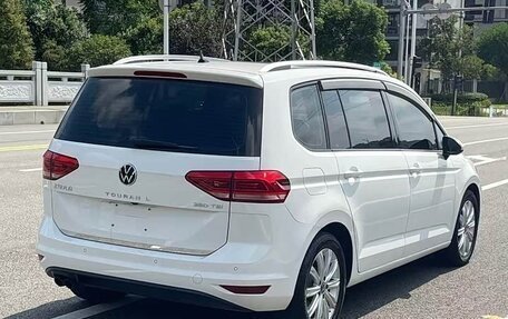 Volkswagen Touran III, 2022 год, 1 985 000 рублей, 7 фотография