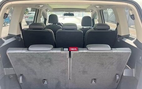 Volkswagen Touran III, 2022 год, 1 985 000 рублей, 10 фотография