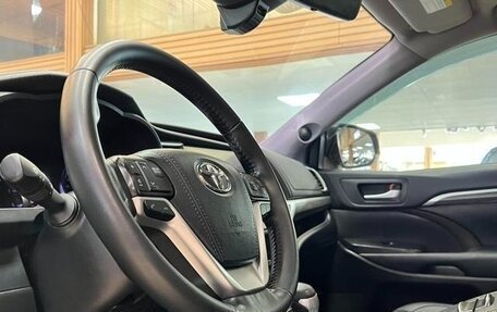 Toyota Highlander III, 2021 год, 3 670 000 рублей, 12 фотография