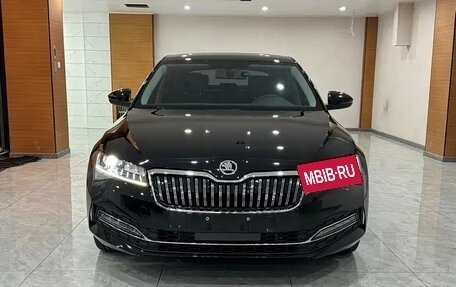 Skoda Superb III рестайлинг, 2024 год, 2 735 000 рублей, 2 фотография