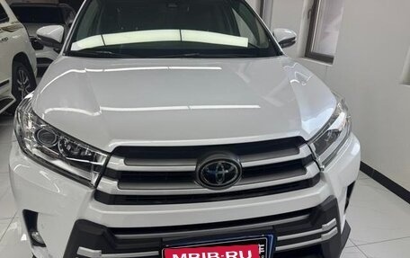 Toyota Highlander III, 2021 год, 3 890 000 рублей, 4 фотография