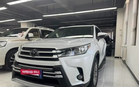 Toyota Highlander III, 2021 год, 3 890 000 рублей, 2 фотография