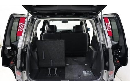 Toyota ISis I, 2016 год, 1 323 000 рублей, 34 фотография