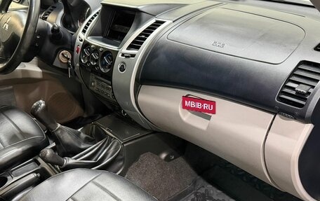 Mitsubishi Pajero Sport II рестайлинг, 2013 год, 1 477 000 рублей, 8 фотография