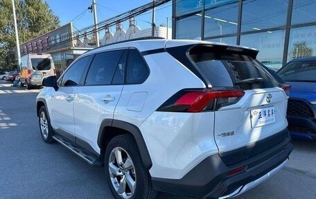 Toyota RAV4, 2022 год, 3 160 000 рублей, 5 фотография
