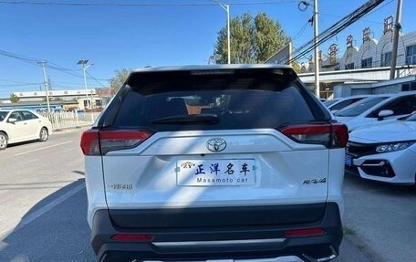 Toyota RAV4, 2022 год, 3 160 000 рублей, 4 фотография