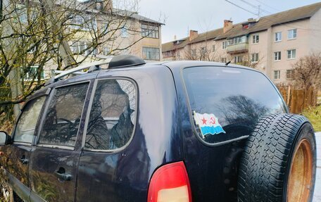 Chevrolet Niva I рестайлинг, 2005 год, 180 000 рублей, 3 фотография