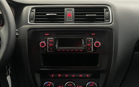 Volkswagen Jetta VI, 2012 год, 999 000 рублей, 13 фотография