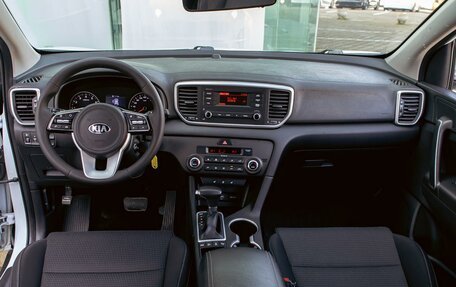 KIA Sportage IV рестайлинг, 2021 год, 2 095 000 рублей, 16 фотография