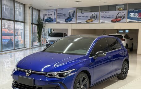 Volkswagen Golf VIII, 2021 год, 2 390 000 рублей, 1 фотография