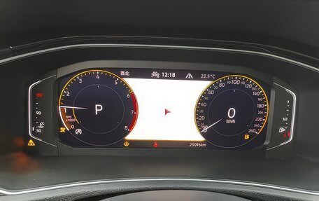 Volkswagen T-Roc I, 2021 год, 2 290 000 рублей, 8 фотография