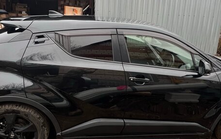 Toyota C-HR I рестайлинг, 2017 год, 1 800 000 рублей, 3 фотография