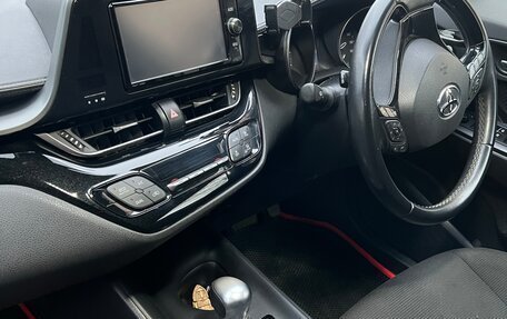 Toyota C-HR I рестайлинг, 2017 год, 1 800 000 рублей, 8 фотография