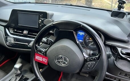 Toyota C-HR I рестайлинг, 2017 год, 1 800 000 рублей, 9 фотография