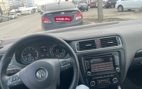 Volkswagen Jetta VI, 2011 год, 920 000 рублей, 8 фотография