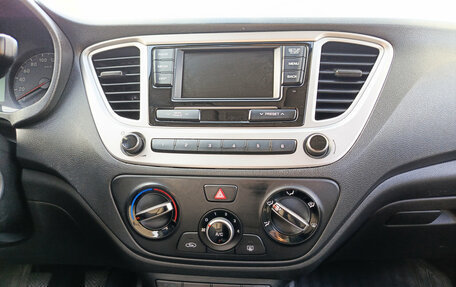 Hyundai Solaris II рестайлинг, 2018 год, 795 000 рублей, 15 фотография