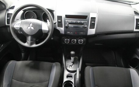 Mitsubishi Outlander III рестайлинг 3, 2010 год, 950 000 рублей, 20 фотография