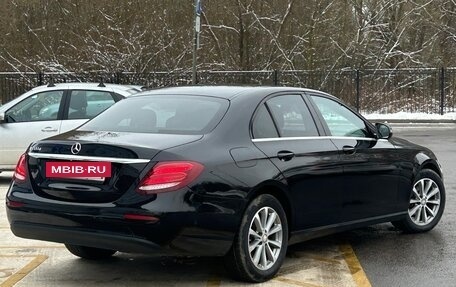 Mercedes-Benz E-Класс, 2019 год, 1 850 000 рублей, 5 фотография