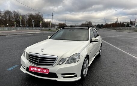 Mercedes-Benz E-Класс, 2011 год, 2 300 000 рублей, 1 фотография