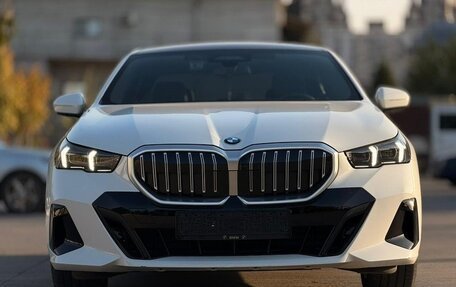 BMW 5 серия, 2023 год, 6 430 000 рублей, 2 фотография