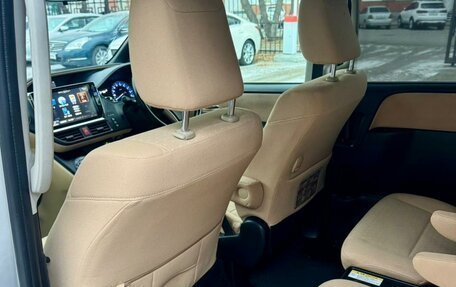 Toyota Noah III, 2014 год, 1 749 000 рублей, 26 фотография