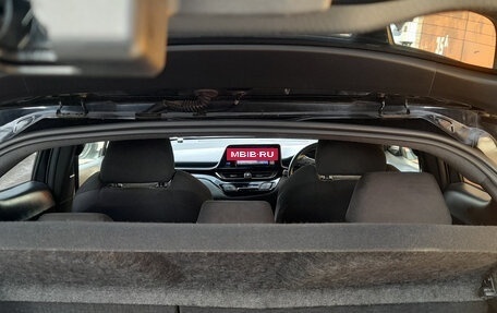 Toyota C-HR I рестайлинг, 2017 год, 1 920 000 рублей, 9 фотография