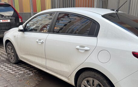 KIA Rio IV, 2018 год, 1 590 000 рублей, 5 фотография