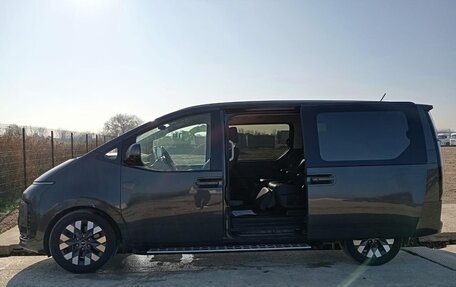 Hyundai Staria, 2022 год, 4 300 000 рублей, 4 фотография