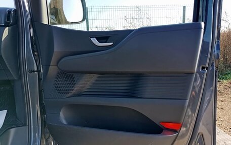 Hyundai Staria, 2022 год, 4 300 000 рублей, 24 фотография