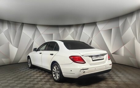 Mercedes-Benz E-Класс, 2019 год, 1 399 000 рублей, 7 фотография