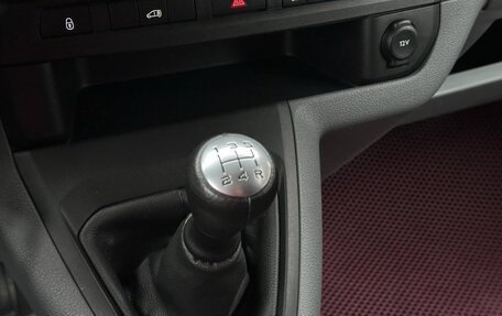 Opel Vivaro, 2021 год, 2 290 000 рублей, 17 фотография