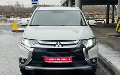 Mitsubishi Outlander III рестайлинг 3, 2017 год, 2 270 000 рублей, 3 фотография