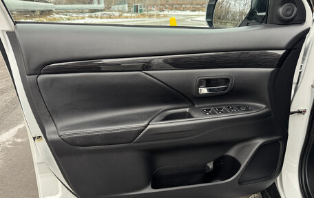 Mitsubishi Outlander III рестайлинг 3, 2017 год, 2 270 000 рублей, 11 фотография