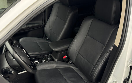 Mitsubishi Outlander III рестайлинг 3, 2017 год, 2 270 000 рублей, 13 фотография