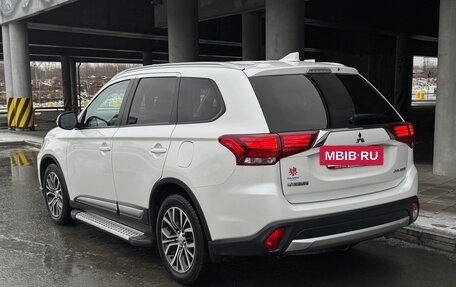 Mitsubishi Outlander III рестайлинг 3, 2017 год, 2 270 000 рублей, 6 фотография