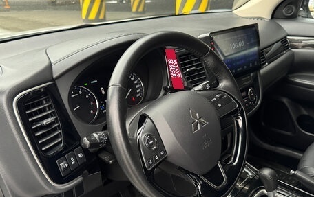 Mitsubishi Outlander III рестайлинг 3, 2017 год, 2 270 000 рублей, 15 фотография