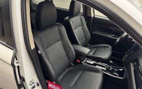 Mitsubishi Outlander III рестайлинг 3, 2017 год, 2 270 000 рублей, 25 фотография