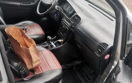 Opel Zafira A рестайлинг, 2003 год, 200 000 рублей, 1 фотография