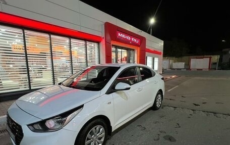 Hyundai Solaris II рестайлинг, 2017 год, 950 000 рублей, 1 фотография