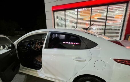 Hyundai Solaris II рестайлинг, 2017 год, 950 000 рублей, 3 фотография