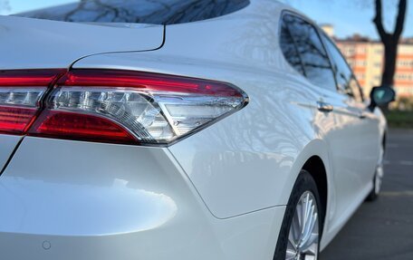 Toyota Camry, 2019 год, 3 350 000 рублей, 10 фотография