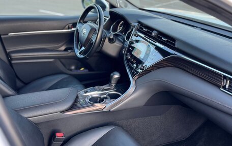 Toyota Camry, 2019 год, 3 350 000 рублей, 18 фотография