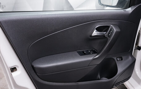 Volkswagen Polo VI (EU Market), 2012 год, 750 000 рублей, 15 фотография