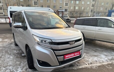 Toyota Noah III, 2021 год, 2 450 000 рублей, 1 фотография