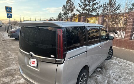 Toyota Noah III, 2021 год, 2 450 000 рублей, 2 фотография
